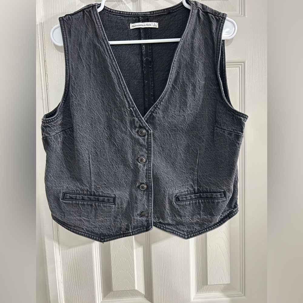 Abercrombie & Fitch Mara Black Button-Up Vest